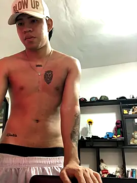 Snapshot of logannth chatting on 12.20.25 logannth online show from 12.20.25