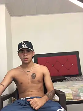 Snapshot of logannth chatting on 12.23.25 logannth online show from 12.23.25