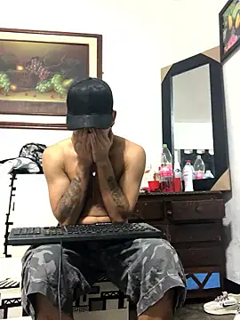 Snapshot of logannth chatting on 01.08.26 logannth online show from 01.08.26