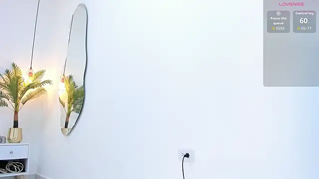 Snapshot of Brittany_cute18 chatting on 09.22.25 Brittany cute18 online show from 09.22.25