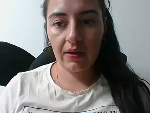 Snapshot of _karlie_kloss_ chatting on 02.04.25 karlie kloss online show from 02.04.25