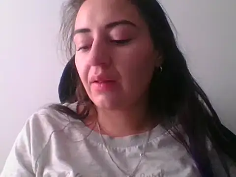 Snapshot of _karlie_kloss_ chatting on 02.06.25 karlie kloss online show from 02.06.25