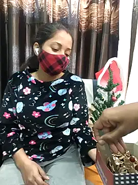 Snapshot of bigtitsqueen chatting on 12.19.24 bigtitsqueen online show from 12.19.24