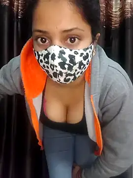 Snapshot of bigtitsqueen chatting on 01.11.25 bigtitsqueen online show from 01.11.25