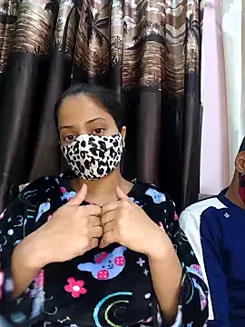 Snapshot of bigtitsqueen chatting on 01.27.25 bigtitsqueen online show from 01.27.25