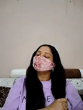 Snapshot of bigtitsqueen chatting on 10.26.25 bigtitsqueen online show from 10.26.25