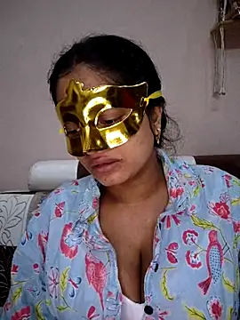 Snapshot of bigtitsqueen chatting on 11.06.25 bigtitsqueen online show from 11.06.25