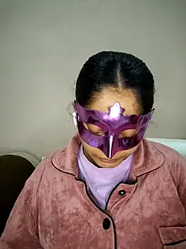 Snapshot of bigtitsqueen chatting on 11.12.25 bigtitsqueen online show from 11.12.25