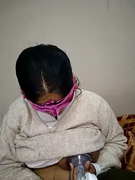 Snapshot of bigtitsqueen chatting on 01.08.26 bigtitsqueen online show from 01.08.26