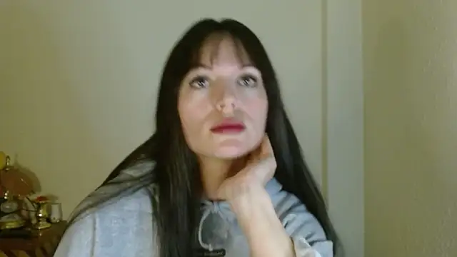 Snapshot of britny_clouds chatting on 11.28.25 britny clouds online show from 11.28.25