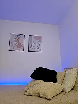 VictoriaEvaans  online show from 02.28.25