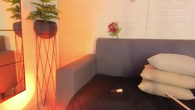 Snapshot of karina_gomez_18 chatting on 09.24.25 karina gomez 18 online show from 09.24.25