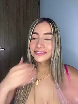 Snapshot of Issabela_G1 chatting on 12.12.24 Issabela G1 online show from 12.12.24