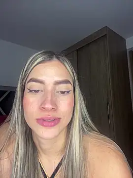 Snapshot of Issabela_G1 chatting on 12.14.24 Issabela G1 online show from 12.14.24