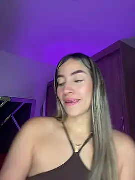 Snapshot of Issabela_G1 chatting on 12.19.24 Issabela G1 online show from 12.19.24