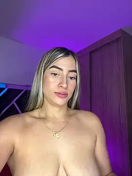 Snapshot of Issabela_G1 chatting on 12.20.24 Issabela G1 online show from 12.20.24