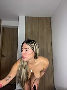 Snapshot of Issabela_G1 chatting on 12.31.24 Issabela G1 online show from 12.31.24