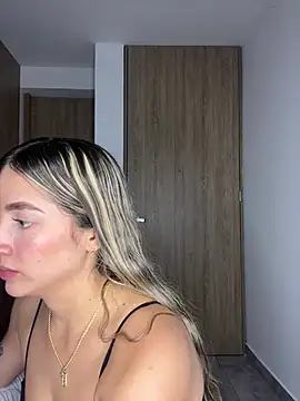 Snapshot of Issabela_G1 chatting on 01.02.25 Issabela G1 online show from 01.02.25