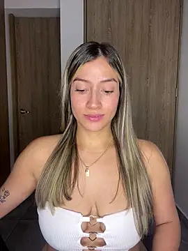 Snapshot of Issabela_G1 chatting on 01.23.25 Issabela G1 online show from 01.23.25