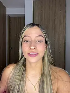 Snapshot of Issabela_G1 chatting on 01.27.25 Issabela G1 online show from 01.27.25