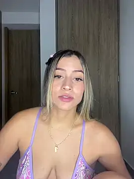 Snapshot of Issabela_G1 chatting on 02.13.25 Issabela G1 online show from 02.13.25