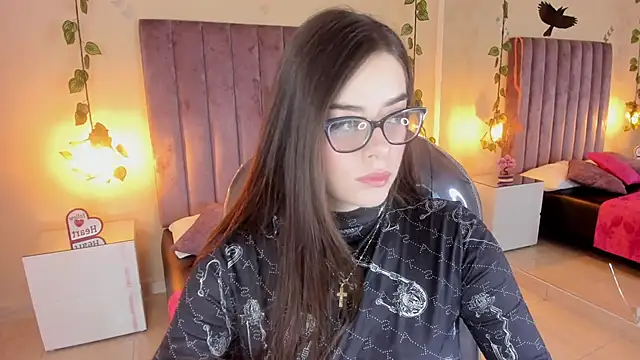 Snapshot of Charlotte_Olsen_ chatting on 10.19.25 Charlotte Olsen online show from 10.19.25