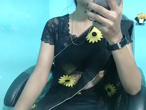 Snapshot of Yashi chatting on 02.07.25 Yashi online show from 02.07.25