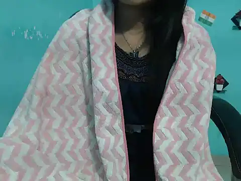 Snapshot of Yashi chatting on 03.05.25 Yashi online show from 03.05.25