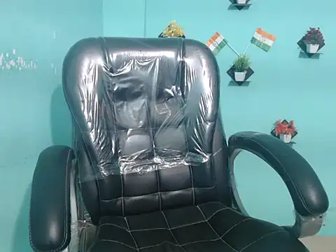 Snapshot of Yashi chatting on 03.10.25 Yashi online show from 03.10.25