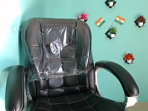 Snapshot of Yashi chatting on 03.19.25 Yashi online show from 03.19.25