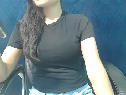 Snapshot of Yashi chatting on 10.16.25 Yashi online show from 10.16.25