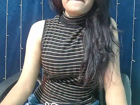 Snapshot of Yashi chatting on 11.12.25 Yashi online show from 11.12.25