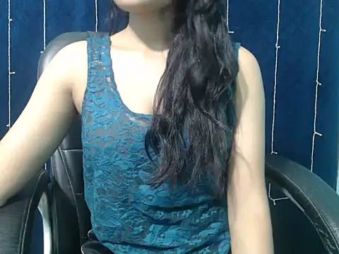 Snapshot of Yashi chatting on 11.13.25 Yashi online show from 11.13.25