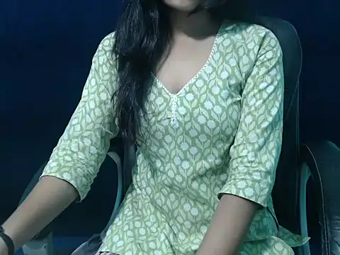 Snapshot of Yashi chatting on 11.23.25 Yashi online show from 11.23.25