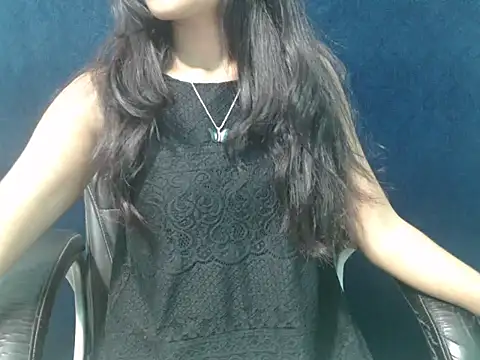 Snapshot of Yashi chatting on 11.25.25 Yashi online show from 11.25.25