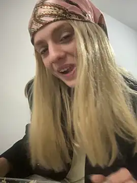 spacegirlll online show from 10.28.25