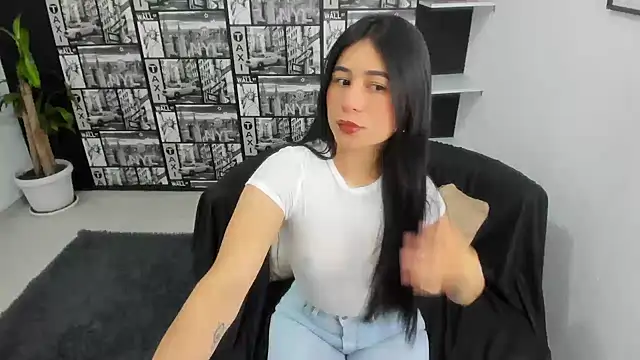 ChloeTurner  online show from 02.04.25