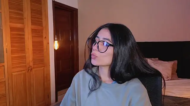 ChloeTurner  online show from 04.15.26