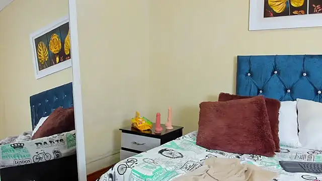 Snapshot of emagarcia chatting on 12.26.24 emagarcia online show from 12.26.24