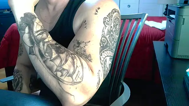 Snapshot of Aaron_Rose25 chatting on 10.21.25 Aaron Rose25 online show from 10.21.25