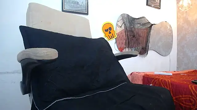 LAURA SMIITH online show from 10.11.25