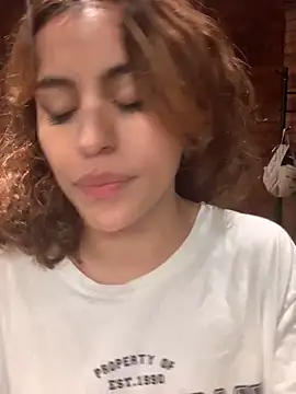 Katee Jones online show from 01.04.25