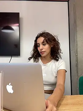 Katee Jones online show from 02.12.25