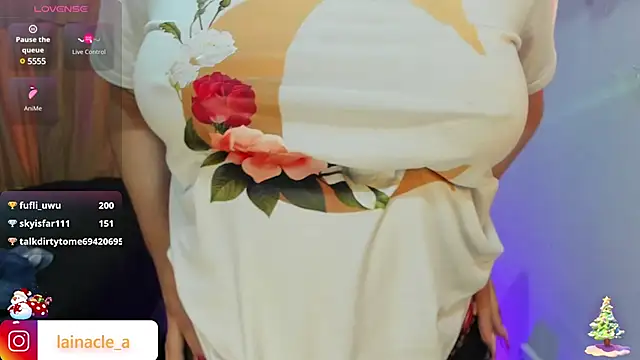 Snapshot of _laina_ chatting on 12.29.24 laina online show from 12.29.24