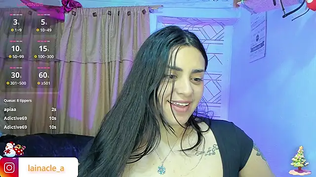 Snapshot of _laina_ chatting on 12.30.24 laina online show from 12.30.24