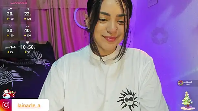 Snapshot of _laina_ chatting on 01.06.25 laina online show from 01.06.25