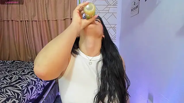 Snapshot of _laina_ chatting on 03.15.25 laina online show from 03.15.25