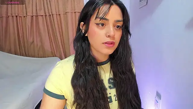 Snapshot of _laina_ chatting on 03.23.25 laina online show from 03.23.25