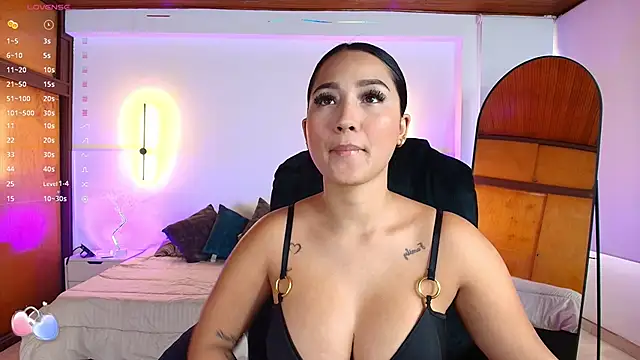 Snapshot of _gaby2 chatting on 02.12.25 gaby2 online show from 02.12.25