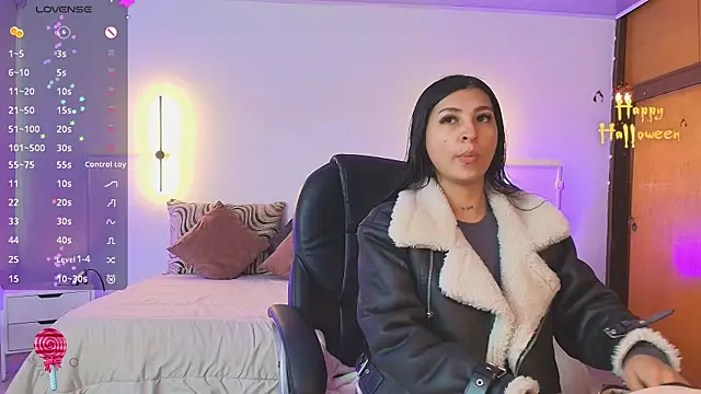 Snapshot of _gaby2 chatting on 10.27.25 gaby2 online show from 10.27.25